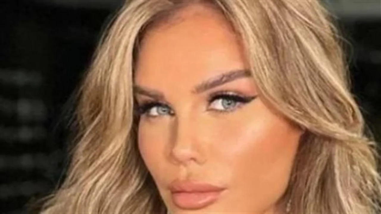 إطلالة شتوية جذابة.. نيكول سابا تدمج الجينز الكاجوال مع الفرو البني في 2026